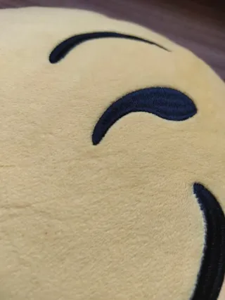 Cojín emoji emoticono WhatsApp redondo cara guiño