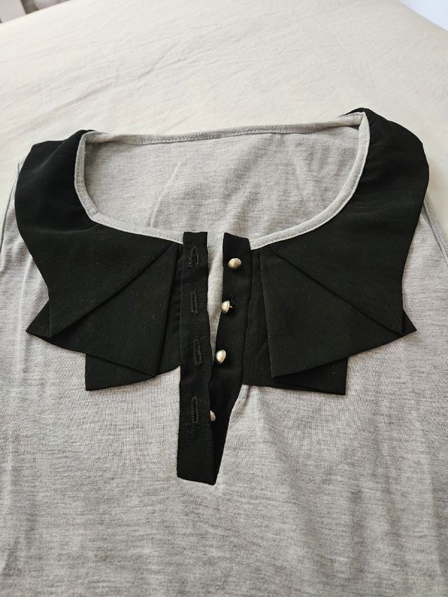 Camiseta sin mangas con detalle