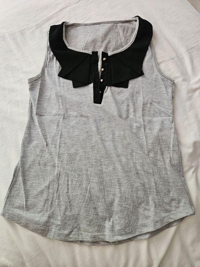 Camiseta sin mangas con detalle