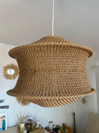 Lámpara de cuerda artesanal beige y marrón