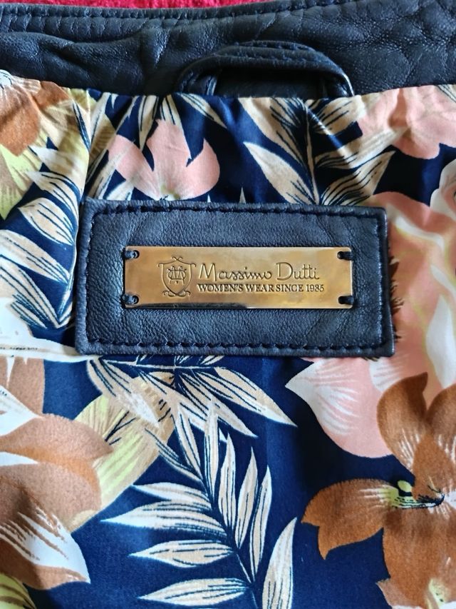 Chaqueta piel azul marino par mujer. Massimo Dutti