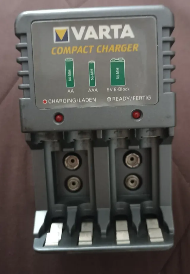Cargador Pilas Varta Compact Charger