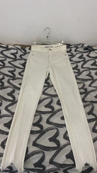Pantalones blancos Bershka