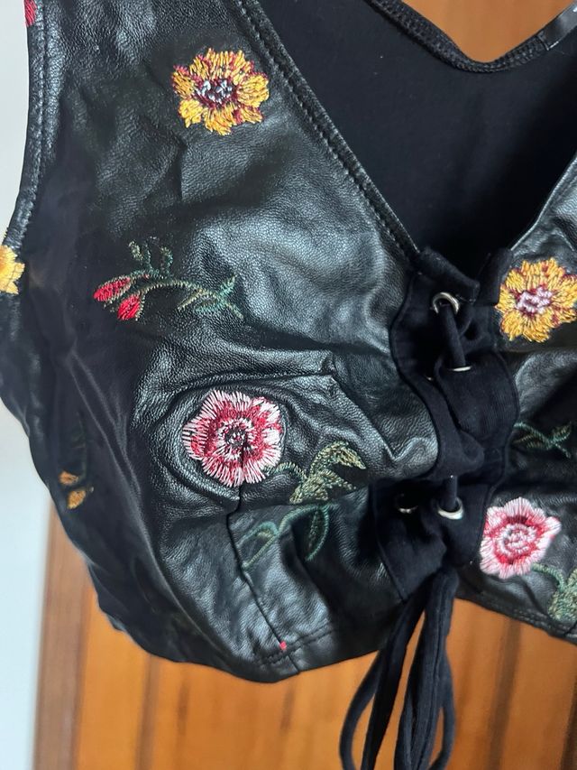 Corpetto floreale in similpelle