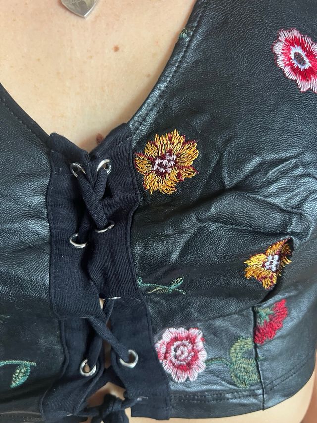 Corpetto floreale in similpelle