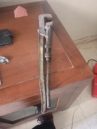 Llave de grifa grande