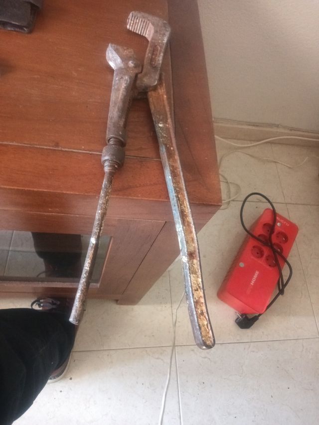 Llave de grifa grande