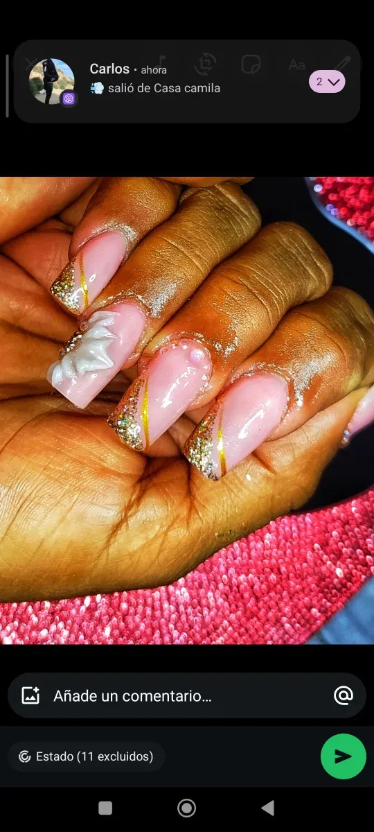 Hago servicios de manicura y pedicura,