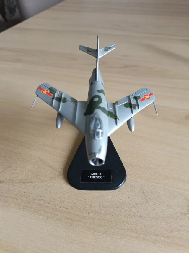 Modellino Aereo Mig-17 Fresco