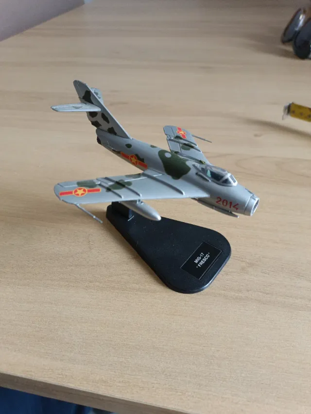 Modellino Aereo Mig-17 Fresco