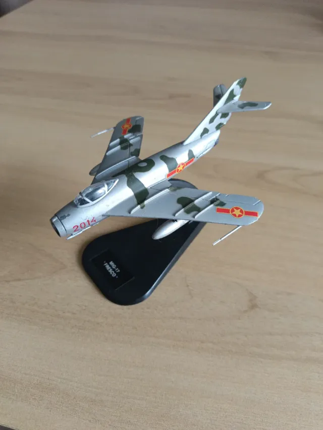 Modellino Aereo Mig-17 Fresco