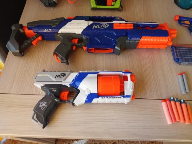Lote Pistolas Nerf y Accesorios