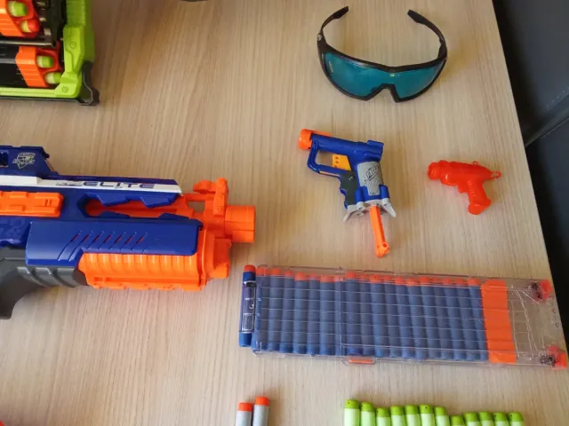 Lote Pistolas Nerf y Accesorios