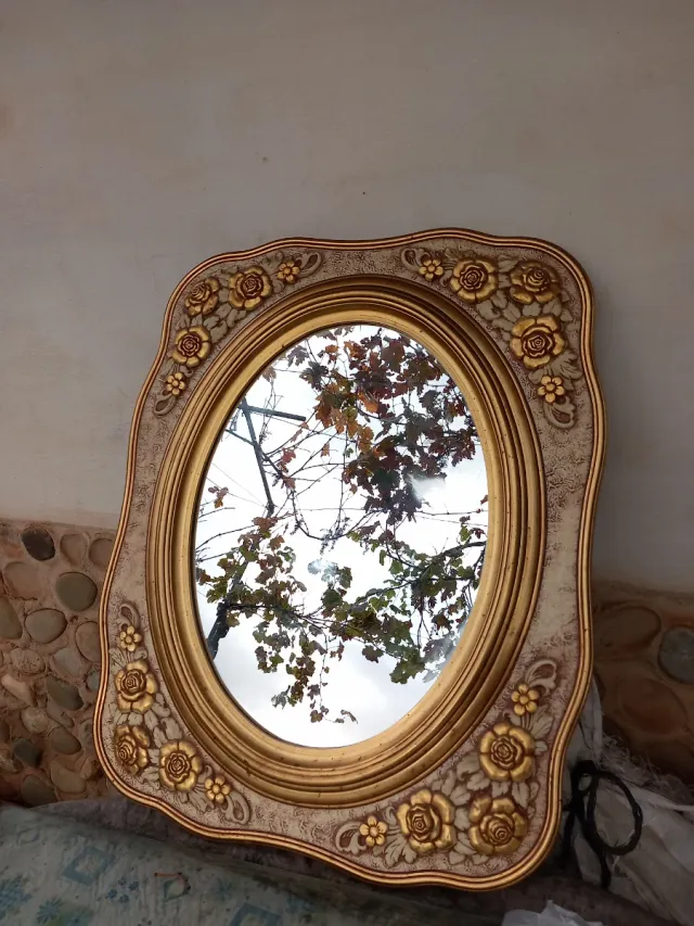 Espejo Ovalado Dorado con Flores,medidas aproximad