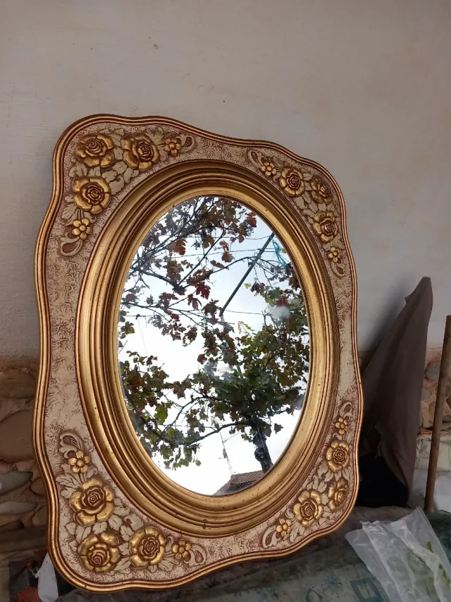 Espejo Ovalado Dorado con Flores,medidas aproximad