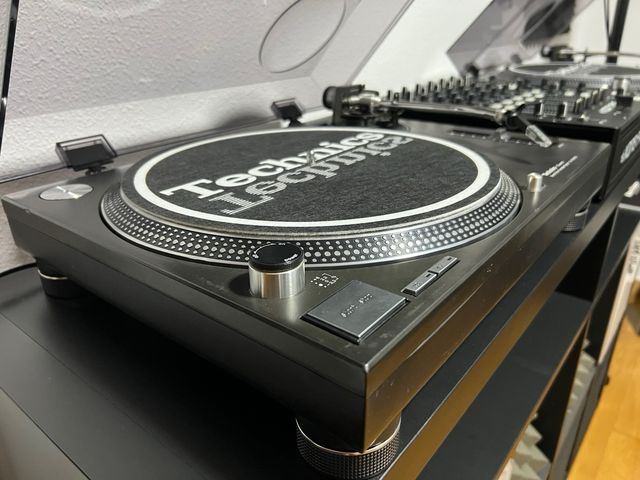 Pareja Technics SL 1210 MK2