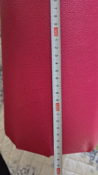 Cuscino cilindrico in ecopelle rosso