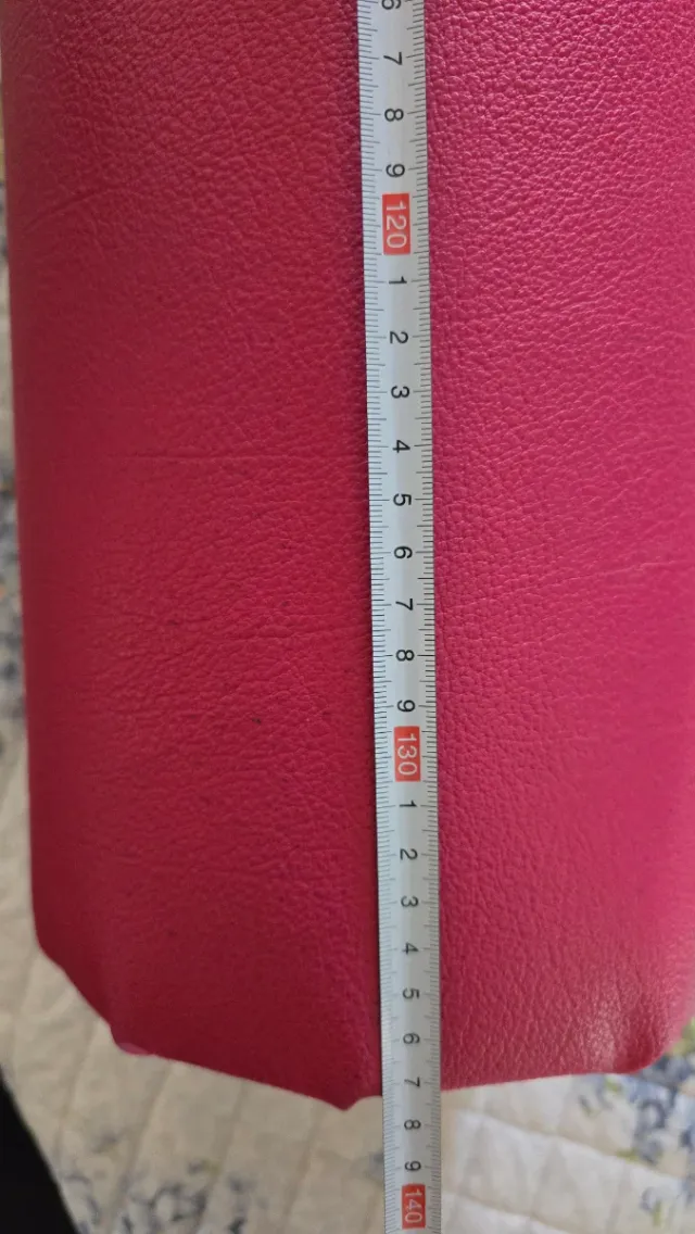 Cuscino cilindrico in ecopelle rosso