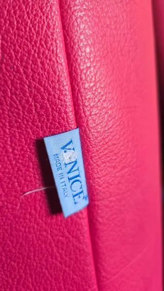 Cuscino cilindrico in ecopelle rosso