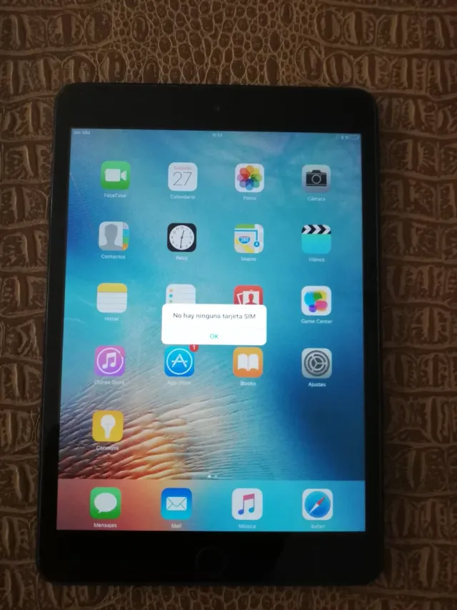 iPad Mini Negro + Funda Teclado y Protector