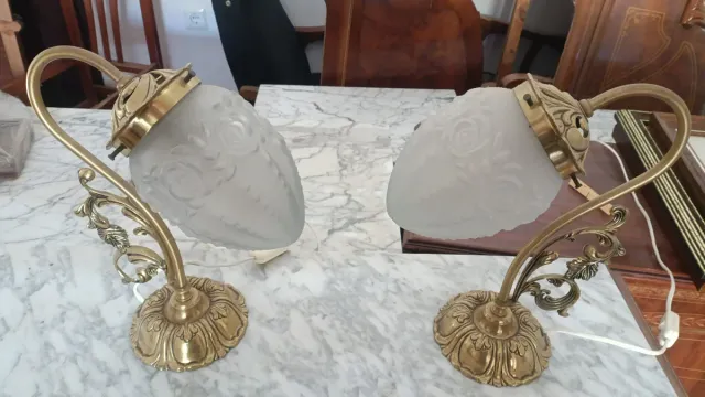 Pareja de lamparitas de noche doradas