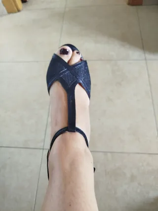 Zapatos negros vintage, ideales para fiesta.