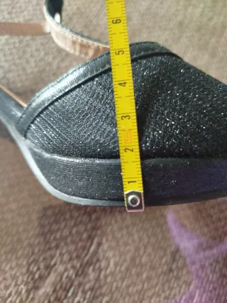 Zapatos negros vintage, ideales para fiesta.