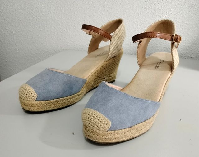 Zapatilla esparto cuña Enka azul y beige