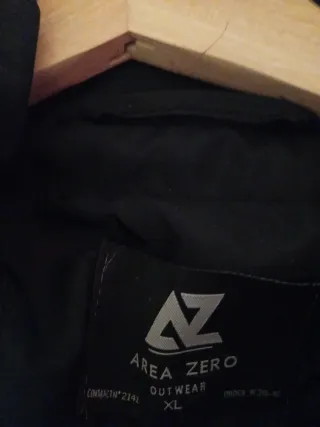 Abrigo Área Zero Negro Hombre