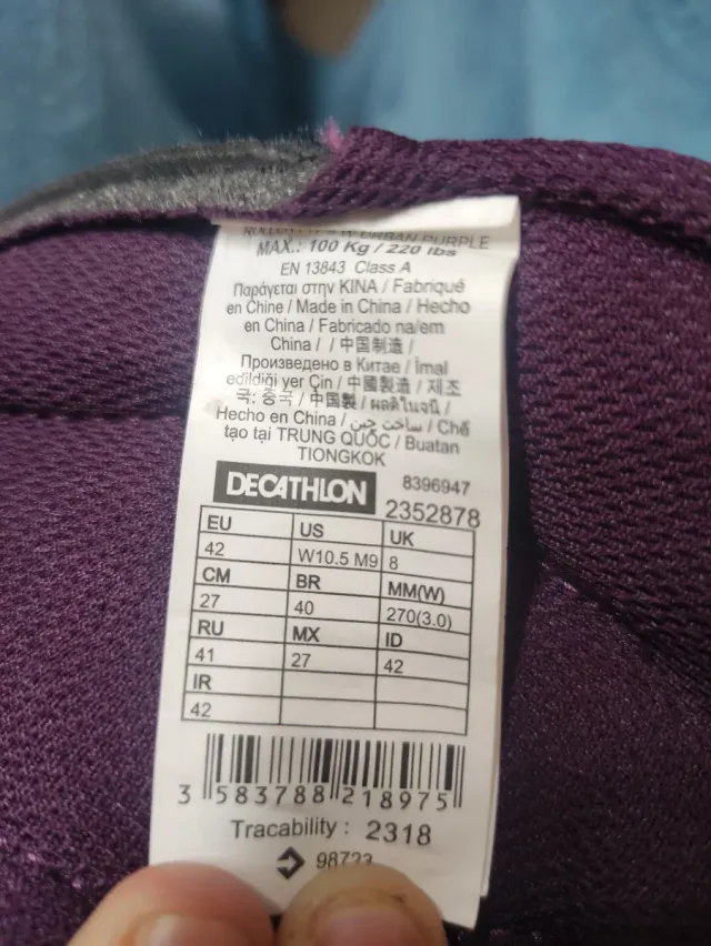 Patines en línea morados y blancos