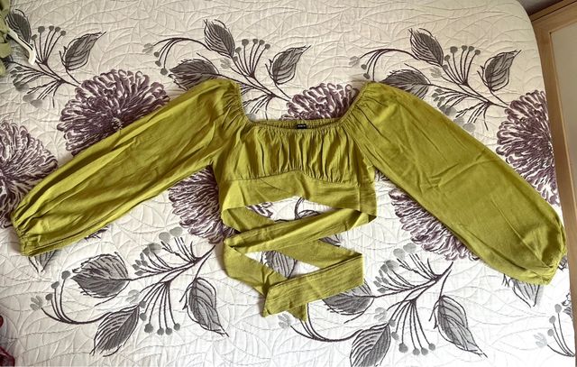 Crop top verde anudado