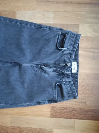 Pantalón vaquero gris