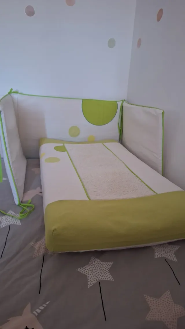 Protector Cuna Lateral Estrellas y Círculos