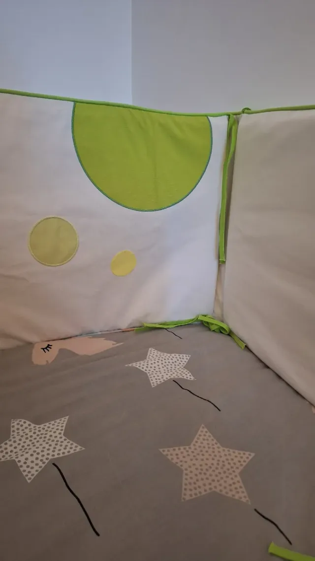 Protector Cuna Lateral Estrellas y Círculos