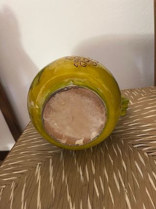 Brocca in ceramica verde e gialla