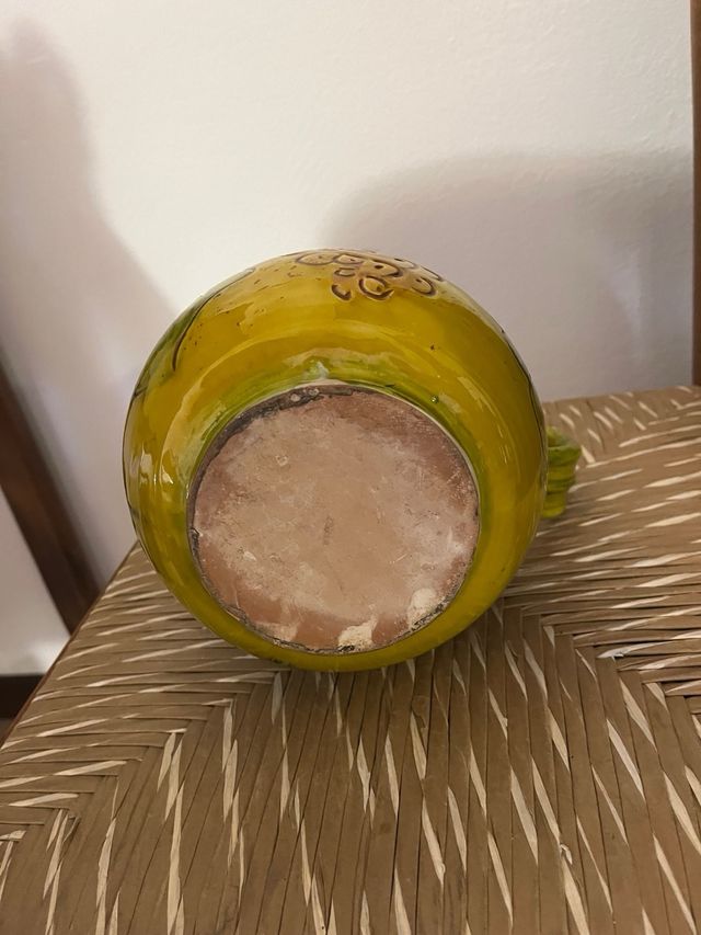 Brocca in ceramica verde e gialla