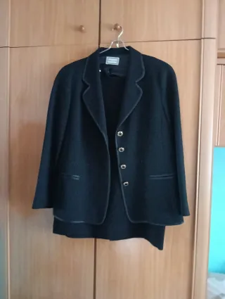 Traje de chaqueta y falda negro