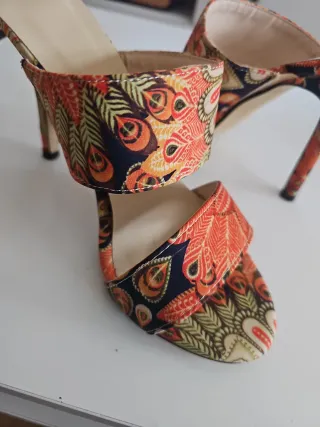 Sandalias tacón verano estampado