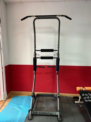 Banco de pesas con barra y discos