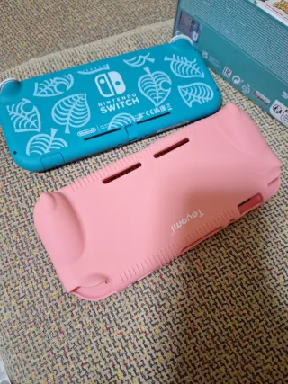 Nintendo Switch Lite Blu con custodia rosa