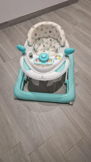 Andador infantil con asiento acolchado