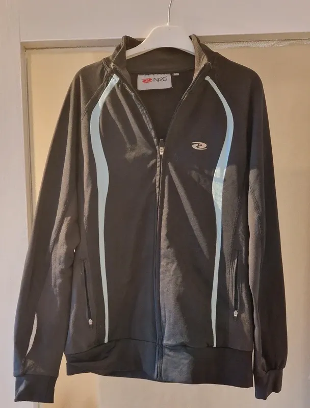 Sudadera deportiva NRG negra – Talla L