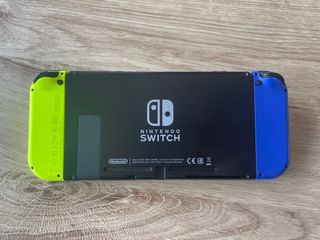 Nintendo Switch Azul y Amarillo
