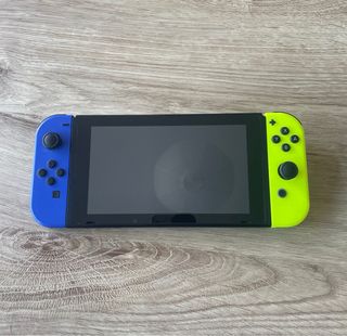 Nintendo Switch Azul y Amarillo