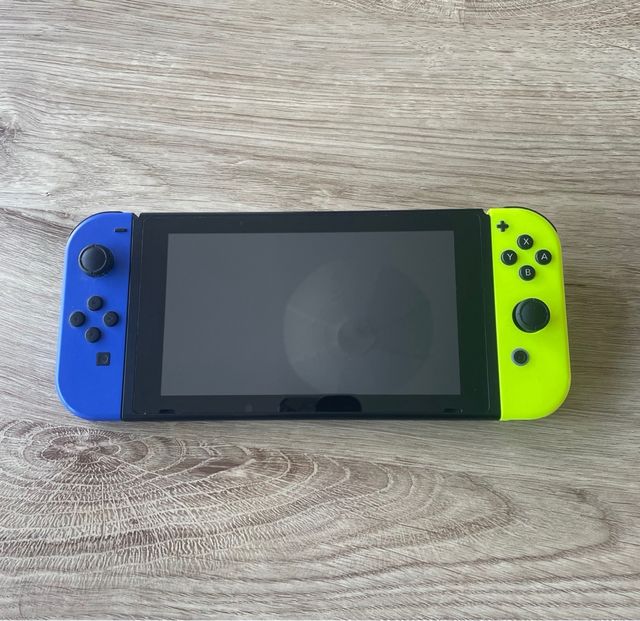 Nintendo Switch Azul y Amarillo