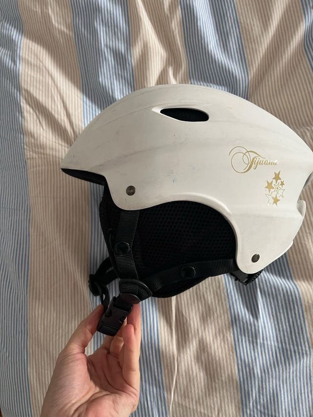 Casco de esquí blanco