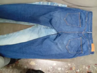 2 Vaqueros Talla 40 y 42. Hombre. Precio total 7€