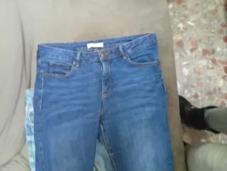 2 Vaqueros Talla 40 y 42. Hombre. Precio total 7€