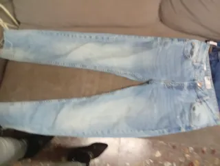 2 Vaqueros Talla 40 y 42. Hombre. Precio total 7€