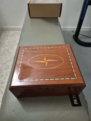 Set da poker in legno con carte e fiches